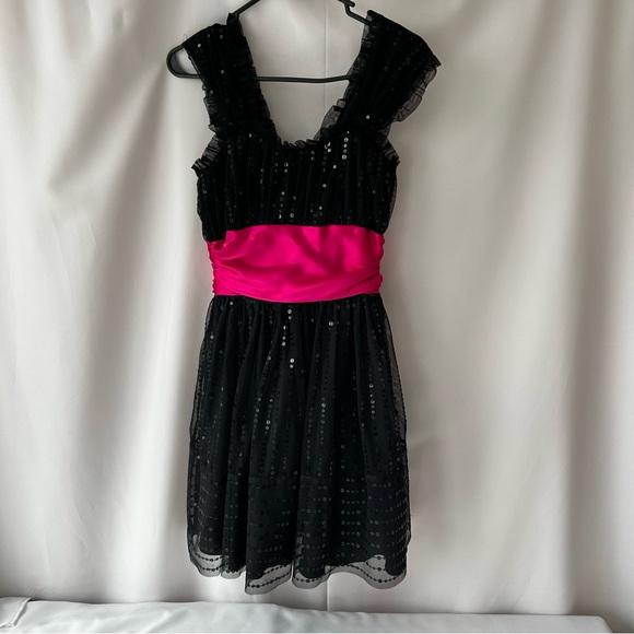Black and Pink Juniors Semi Formal dress - Picture 1 of 16